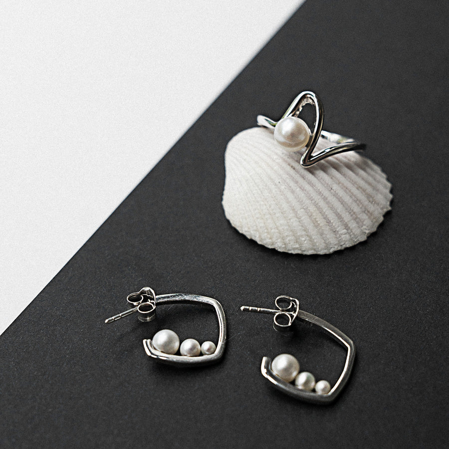 Sterling Silver Ring with Natural Freshwater Pearl