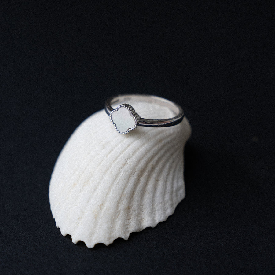 Sterling Silver Four Leaf Clover Ring with Natural Mother of Pearl
