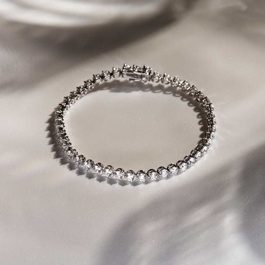 18K White Gold and Diamond Bracelet
