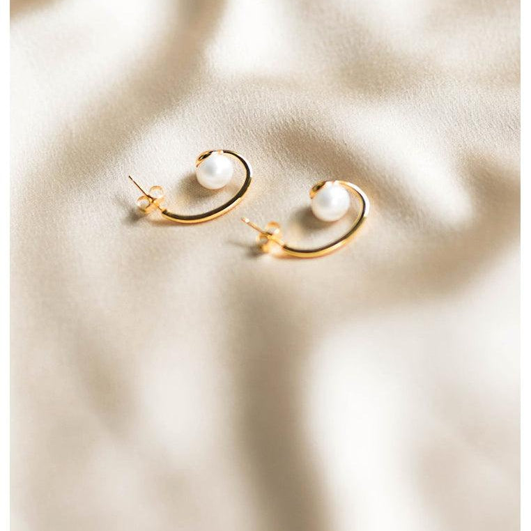 18K Gold Vermeil Earrings with Natural Freshwater Pearl